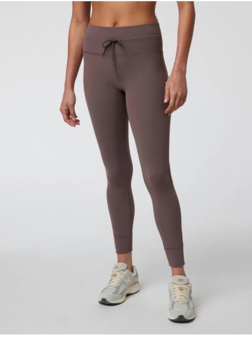 Vuori High-Waist Drawstring Leggings in Purple